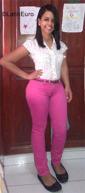 Date this nice looking Dominican Republic girl Maite from Santo Domingo DO29716