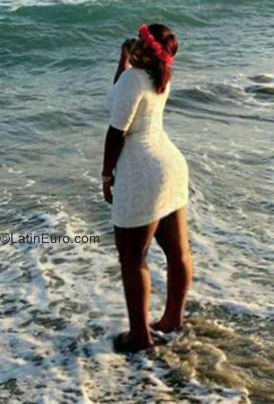 Date this foxy Dominican Republic girl Ana from Santo Domingo DO29717