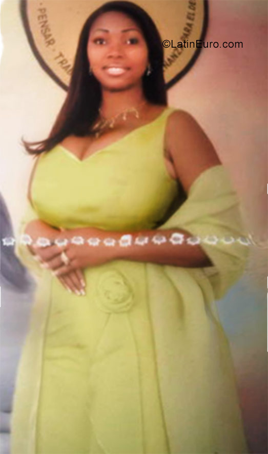 Date this athletic Dominican Republic girl Cristina victor from Santo Domingo DO29795