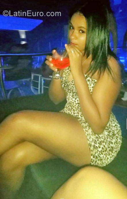 Date this pretty Dominican Republic girl Katerin from Santiago DO29811