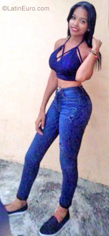 Date this charming Dominican Republic girl Yessica from Santigo DO29849
