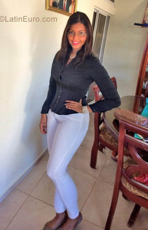 Date this funny Dominican Republic girl Esther from Santo Domingo DO29852