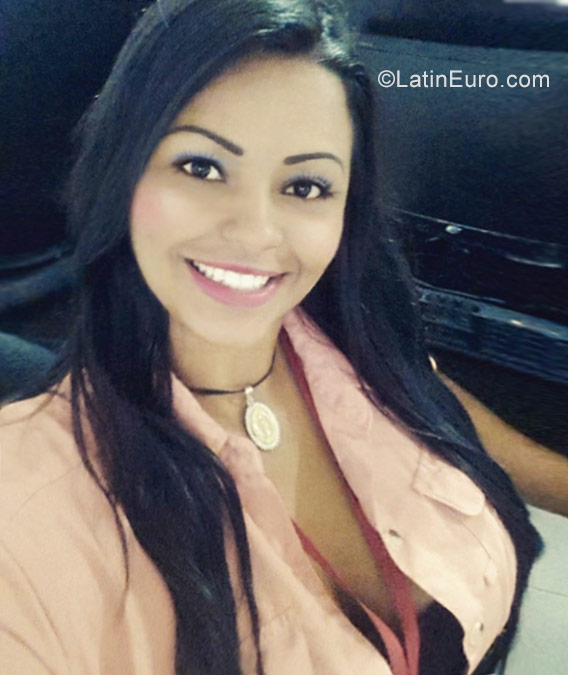 Date this sensual Venezuela girl Carolina from Aragua VE861