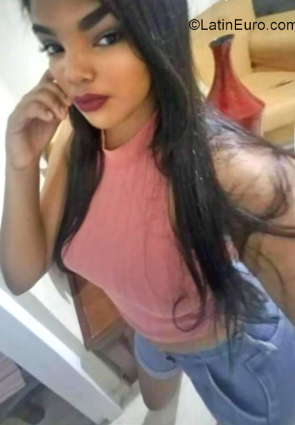 Date this young Dominican Republic girl Esmeralda from Santiago DO29897