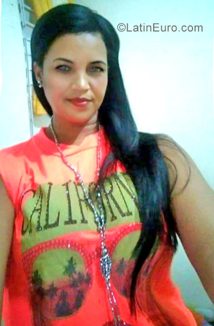 Date this athletic Dominican Republic girl Francheca from Santiago DO29927