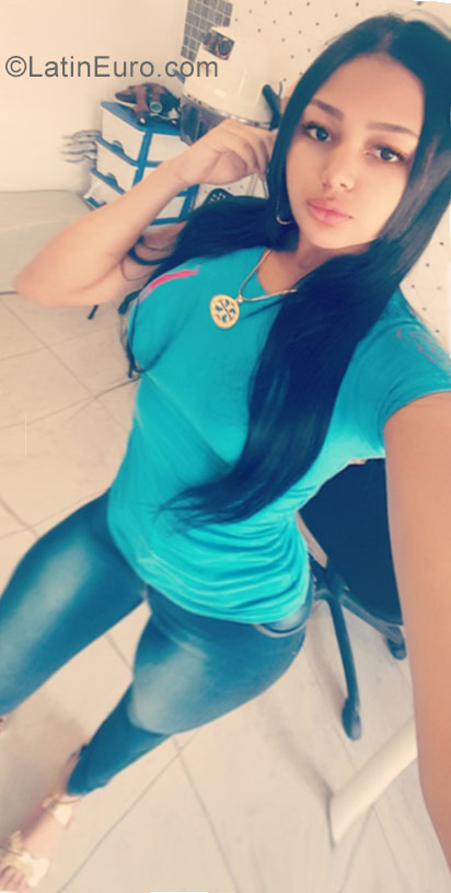 Date this georgeous Dominican Republic girl Andrea from Santo Domingo DO29936