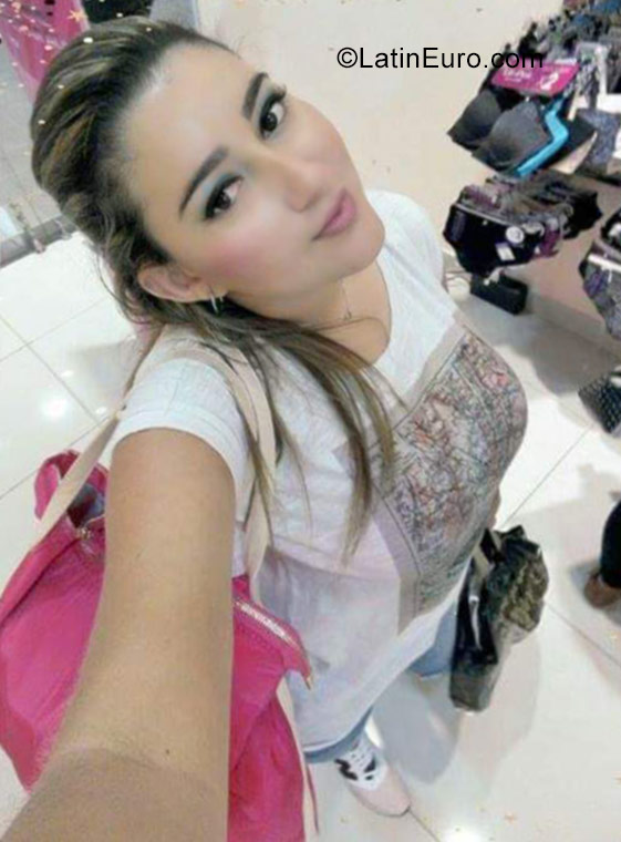 Date this attractive Colombia girl Isa from Medellin CO22132