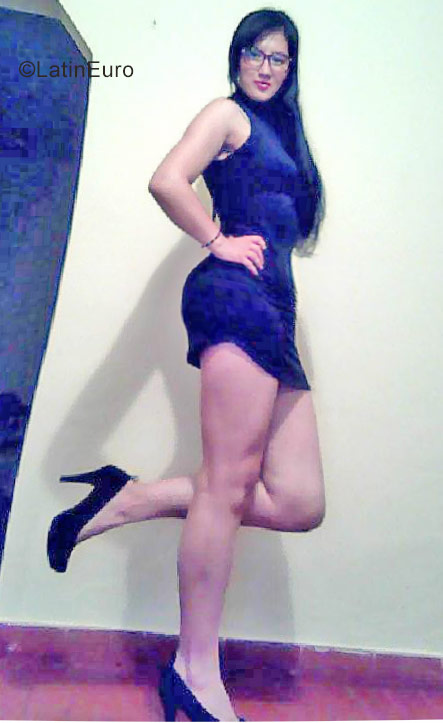 Date this pretty Colombia girl Xiomara from Bogota CO22142