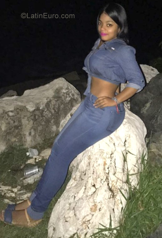 Date this athletic Dominican Republic girl Johanna from Santo Domingo DO29977