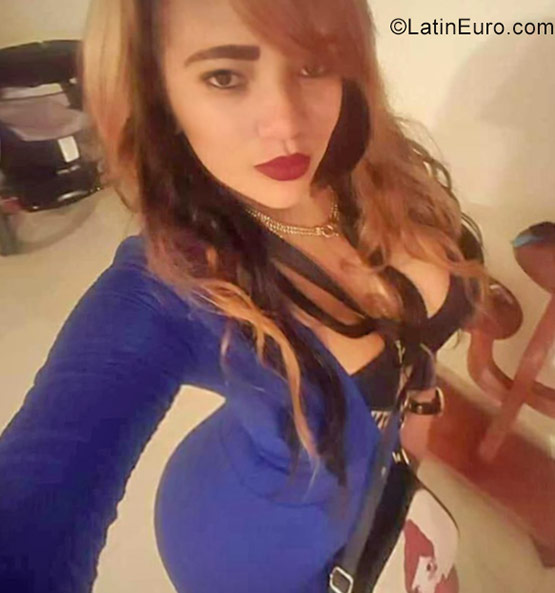 Date this passionate Dominican Republic girl Emilsiy from Santo Domingo DO30024