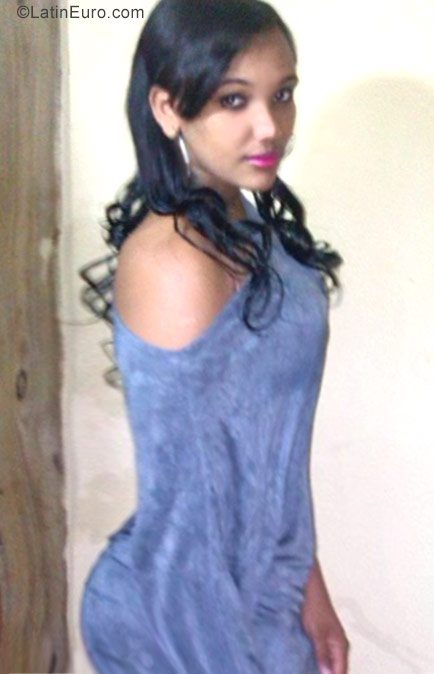 Date this delightful Dominican Republic girl YUDELKA from Santiago DO30053