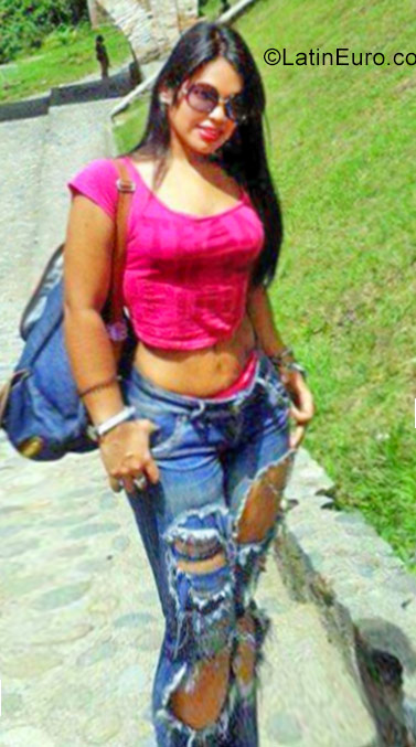 Date this charming Colombia girl Mauren from Guacari CO22196