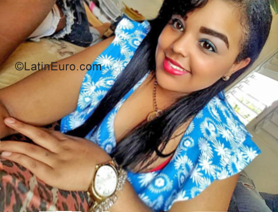 Date this nice looking Dominican Republic girl Shantal from Puerto Plata DO30095
