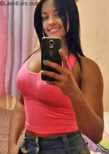Date this sultry Dominican Republic girl Yaneri from Santiago De Los Caballeros DO30112