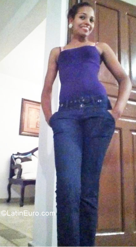 Date this stunning Dominican Republic girl Crysaldie from Santiago DO30211