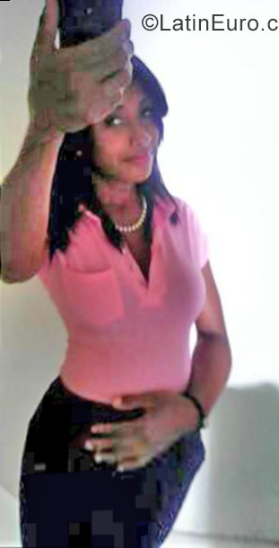 Date this tall Dominican Republic girl Eva from Santo Domingo DO30283