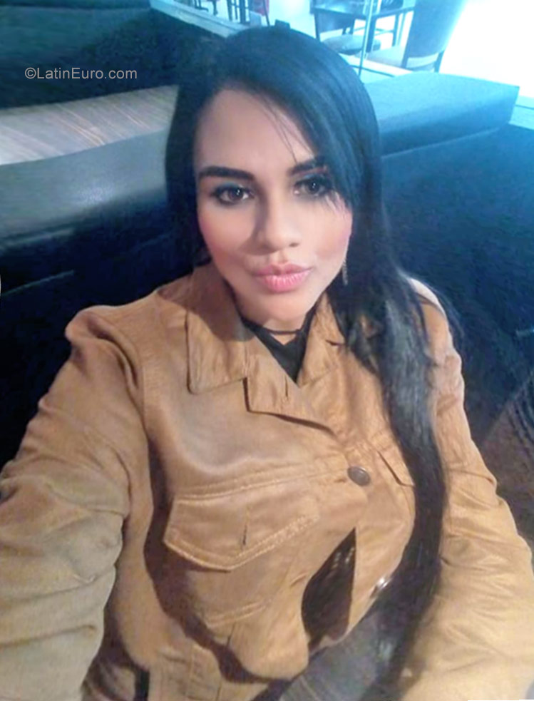 Date this happy Colombia girl Nancy from Medellin CO22343