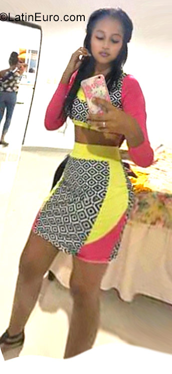 Date this funny Dominican Republic girl Genesi from Santiago DO30377