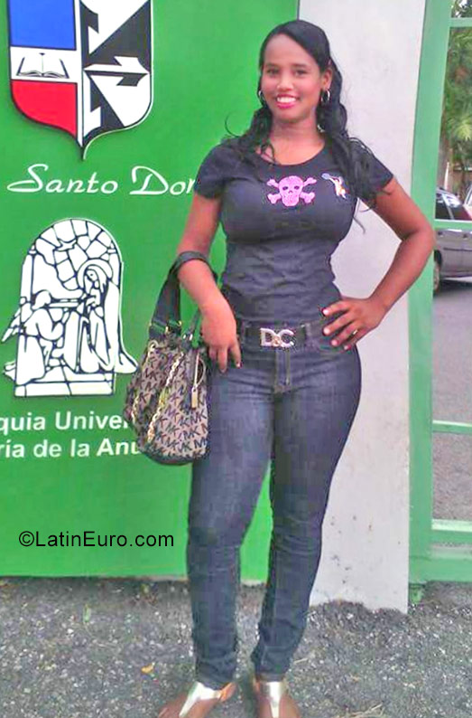 Date this lovely Dominican Republic girl Raquel from Santo Domingo DO30380