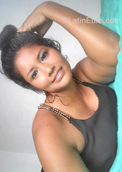 Date this sensual Colombia girl Leidy from Cali CO22384