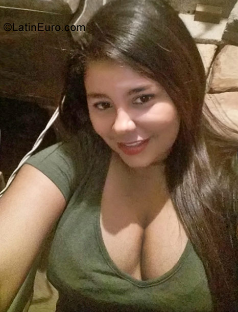 Date this cute Colombia girl Juli from Santa Marta CO22395