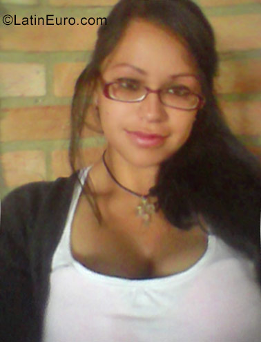 Date this sensual Colombia girl Yohana from Bogota CO22397