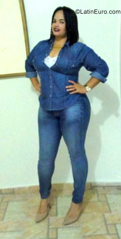 Date this exotic Dominican Republic girl Daydi from Santo Domingo DO30409