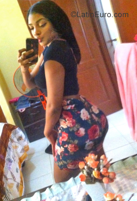 Date this nice looking Dominican Republic girl Maria from Santo Domingo DO30468