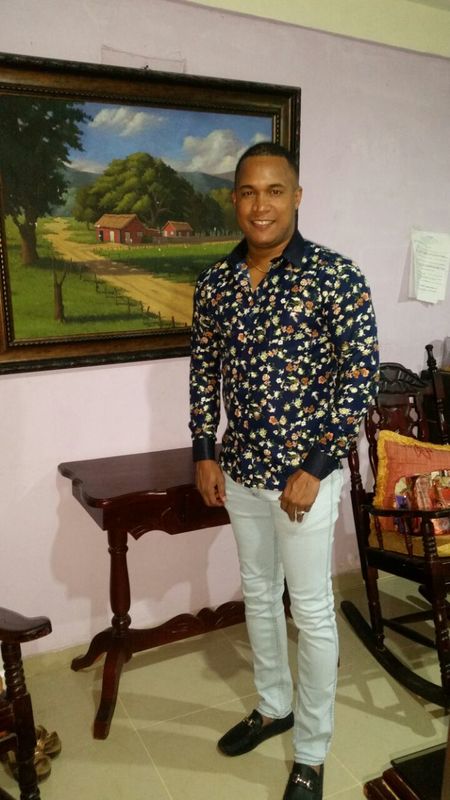 Date this tall Dominican Republic man Luis Benitez from Santiago DO30478