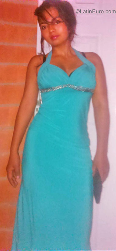 Date this young Colombia girl Jennyfer from Bogota CO22538