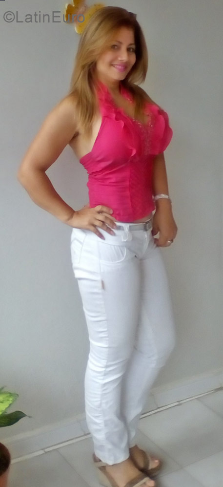Date this beautiful Venezuela girl Leliia from Valencia VE1015