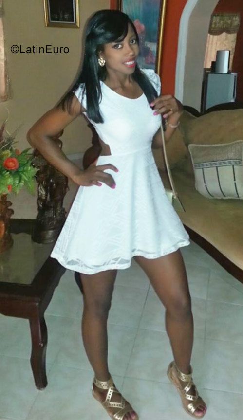 Date this foxy Dominican Republic girl Sherlyn from Santo Domingo DO30531