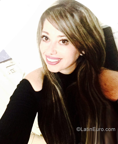 Date this tall Colombia girl Diana from Bogota CO22577