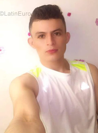Date this young Colombia man Manuel from Medellin CO22582
