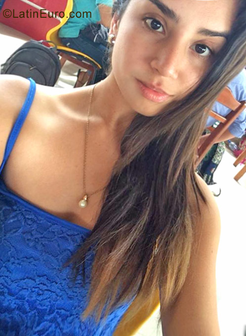Date this good-looking Ecuador girl Fernanda from Guayaquil EC217