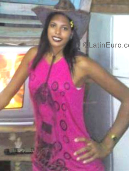 Date this sensual Cuba girl Lourdes from Santiago de Cuba CU138