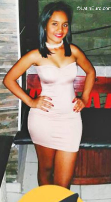 Date this foxy Dominican Republic girl Sugeidy from Puerto Plata DO30573
