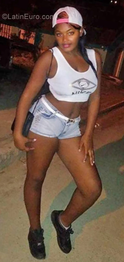 Date this hot Dominican Republic girl Yondry from Santiago DO30577