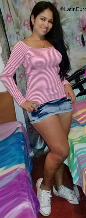 Date this pretty Colombia girl Monica from Barranquilla CO22636