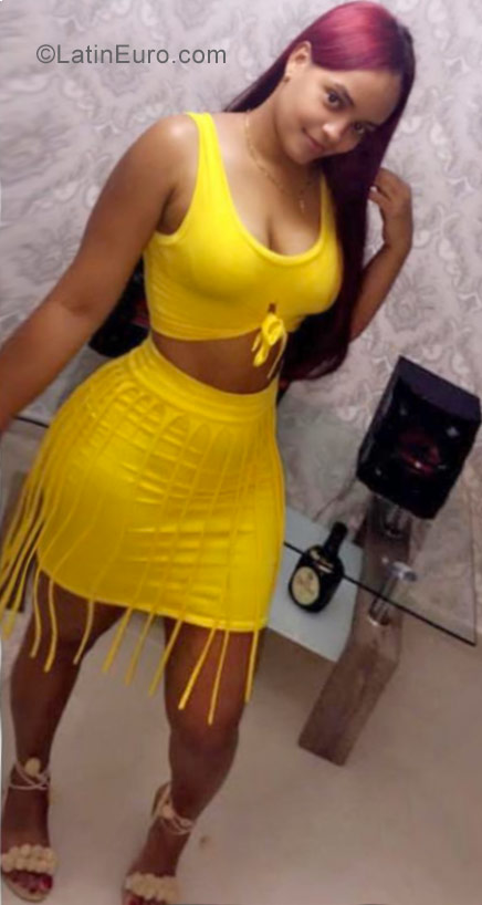 Date this charming Dominican Republic girl Leslie from Santo Domingo DO30590