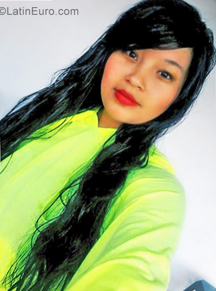 Date this attractive Colombia girl Laura from Manizales CO22662