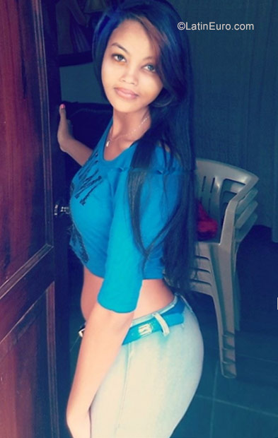 Date this pretty Dominican Republic girl Lisa from Santiago DO30625