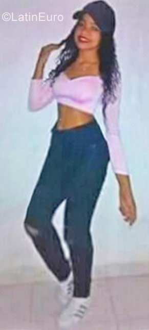 Date this foxy Colombia girl Val from valledupar CO22672