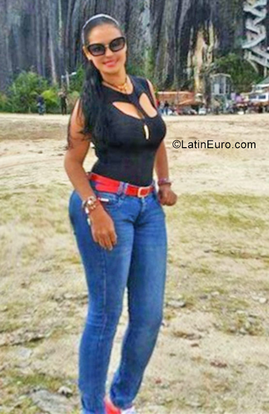 Date this athletic Colombia girl Fernanda from Pereira CO22673