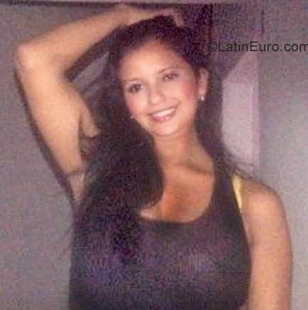 Date this lovely Colombia girl Viviana from Monteria CO22674