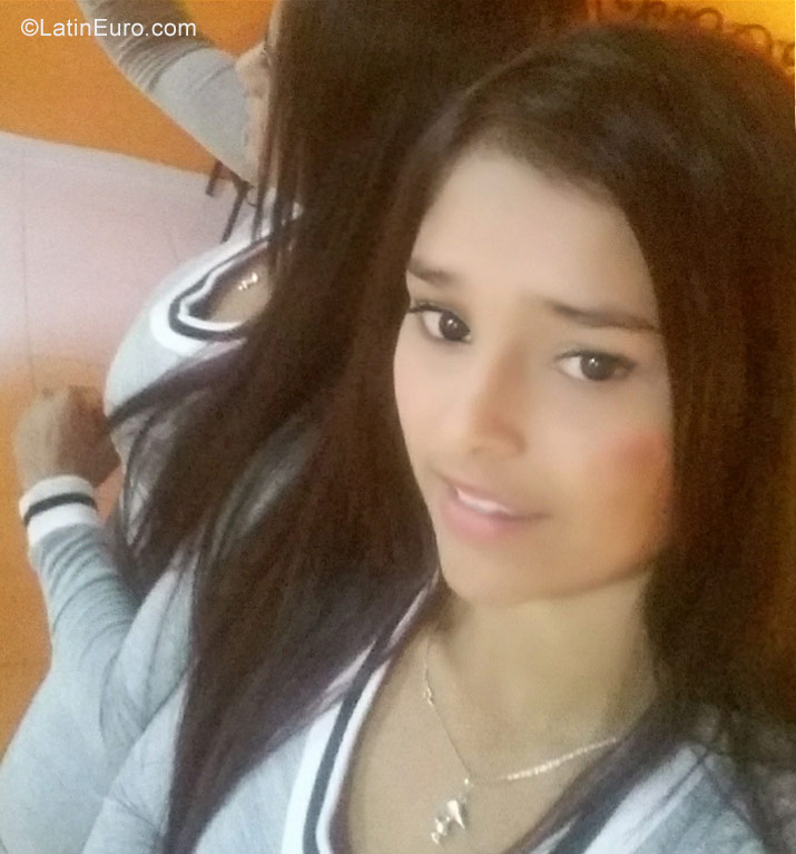 Date this hot Colombia girl Liseth from SANTA ROSA DE CABAL CO22682