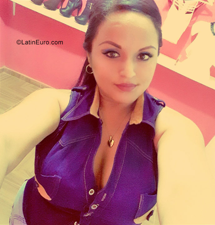 Date this hot Peru girl Fiorela from Chiclayo PE1155