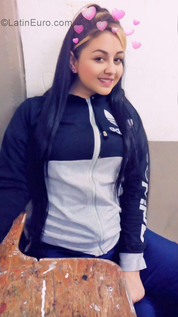 Date this athletic Colombia girl Paola from Medellin CO22718