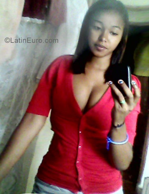 Date this lovely Dominican Republic girl Molie from Santo Domingo DO30709