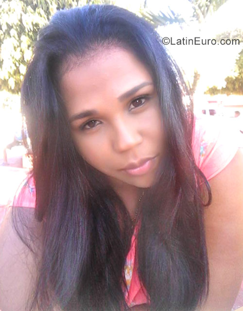 Date this sensual Dominican Republic girl Mia from Santo Domingo DO30710